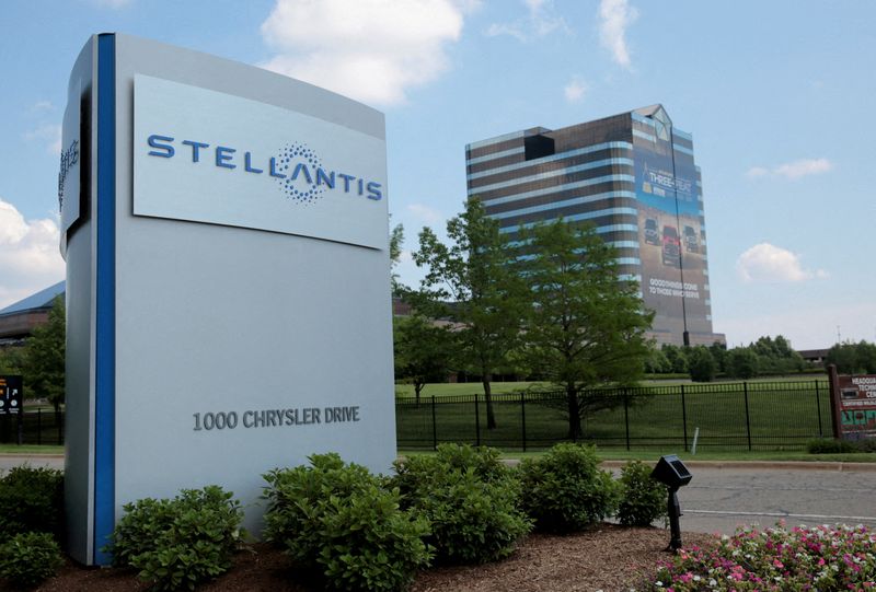 &copy; Reuters. FILE PHOTO: A Stellantis sign is seen outside its headquarters in Auburn Hills, Michigan, U.S., June 10, 2021.  REUTERS/Rebecca Cook/File Photo