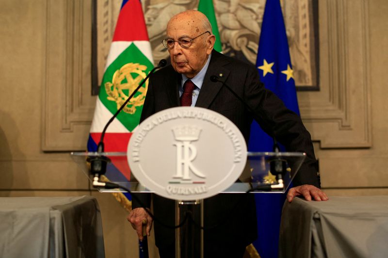 &copy; Reuters. FILE PHOTO: Former Italian President and senator Giorgio Napolitano speaks following a talk with Italian President Sergio Mattarella at the Quirinal Palace in Rome, Italy, April 13, 2018.  REUTERS/Tony Gentile/File Photo