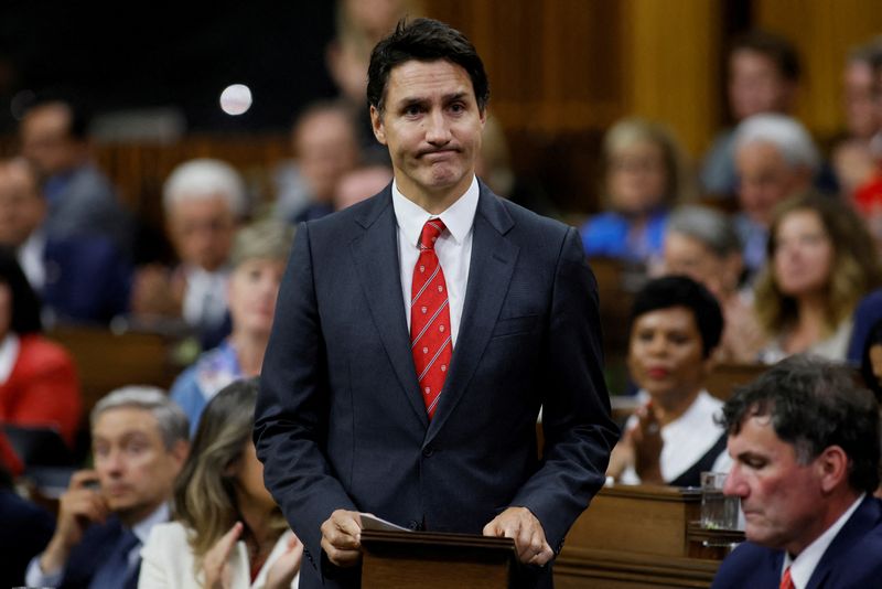 &copy; Reuters. FILE PHOTO: Canada's Prime Minister Justin Trudeau rises to make a statement in the House of Commons on Parliament Hill in Ottawa, Ontario, Canada, Sept. 18, 2023. REUTERS/Blair Gable/File Photo