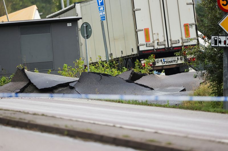 Landslide causes large chunk of Swedish motorway to collapse