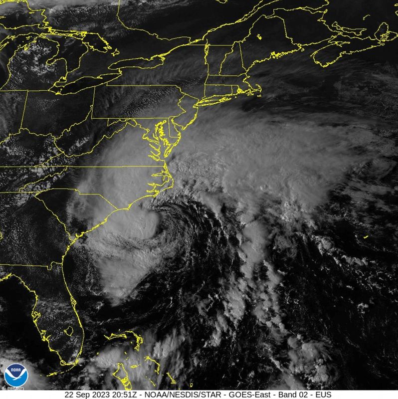 &copy; Reuters. العاصفة المدارية أوفيليا تقترب من ولايات نورث كارولينا و ساوث كارولينا وفيرجينا في صورة بثتها الأقمار الصناعية التابعة للإدارة الوطنية لل