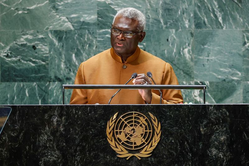 &copy; Reuters. رئيس وزراء جزر سولومون ماناسيه سوجافاري يتحدث خلال جلسة الجمعية العامة للأمم المتحدة يوم 22 سبتمبر أيلول 2023. تصوير: إدواردو مونوز - رويترز.