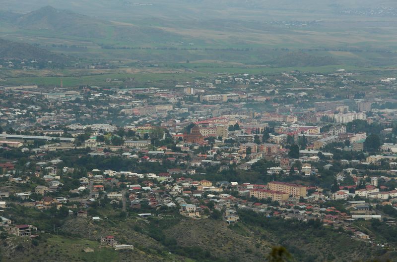 Los armenios de Karabaj comienzan a marcharse en masa a Armenia