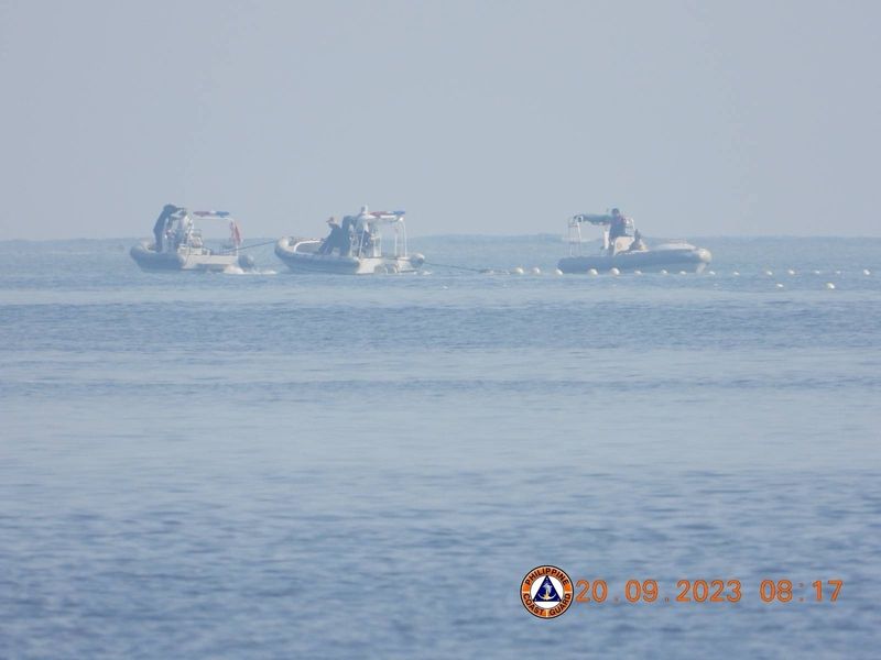 &copy; Reuters. 　フィリピン沿岸警備隊は９月２４日、中国と領有権を争う南シナ海スカボロー礁で中国海警局が「浮遊障壁」を設置し、フィリピン漁船の入域を妨害したと明らかにし、声明で「強く非難