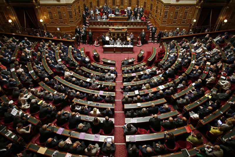 © Reuters. Une vue générale montre l'hémicycle lors de la séance plénière au Sénat à Paris. /Photo prise le 1er octobre 2014/REUTERS/Benoit Tessier
