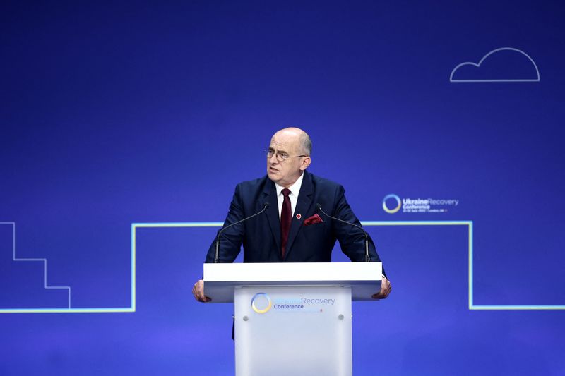 &copy; Reuters. FILE PHOTO-Poland's Foreign Minister Zbigniew Rau addresses the opening session on the first day of the Ukraine Recovery Conference in London, Britain June 21, 2023. Henry Nicholls/Pool via REUTERS/File Photo