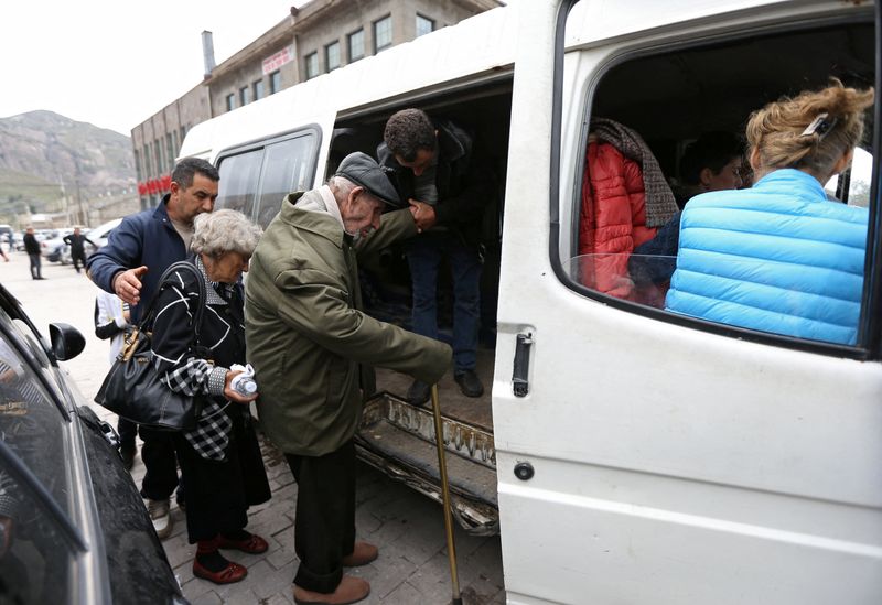 © Reuters. Refugees from Nagorno-Karabakh region arrive at a temporary accommodation centre in the town of Goris, Armenia, September 25, 2023. REUTERS/Irakli Gedenidze