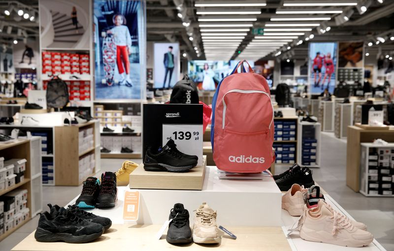 &copy; Reuters. FILE PHOTO: A general view of Polish shoe retailer CCC shop is pictured, amid the coronavirus disease (COVID-19), in Warsaw, Poland, September 8, 2020. Picture taken September 8, 2020. REUTERS/Kacper Pempel/File Photo