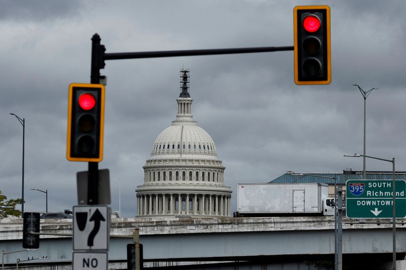 © Reuters. A general view of the U.S. Capitol, where Congress will return Tuesday to deal with a series of spending bills before funding runs out and triggers a partial U.S. government shutdown, in Washington, U.S. September 25, 2023.  REUTERS/Jonathan Ernst