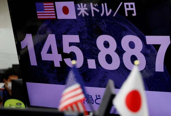 &copy; Reuters. Imagen de archivo de una pantalla con la cotización del yen frente al dólar en una oficina cambiaria en Tokio, Japón. 22 septiembre 2022. REUTERS/Kim Kyung-Hoon