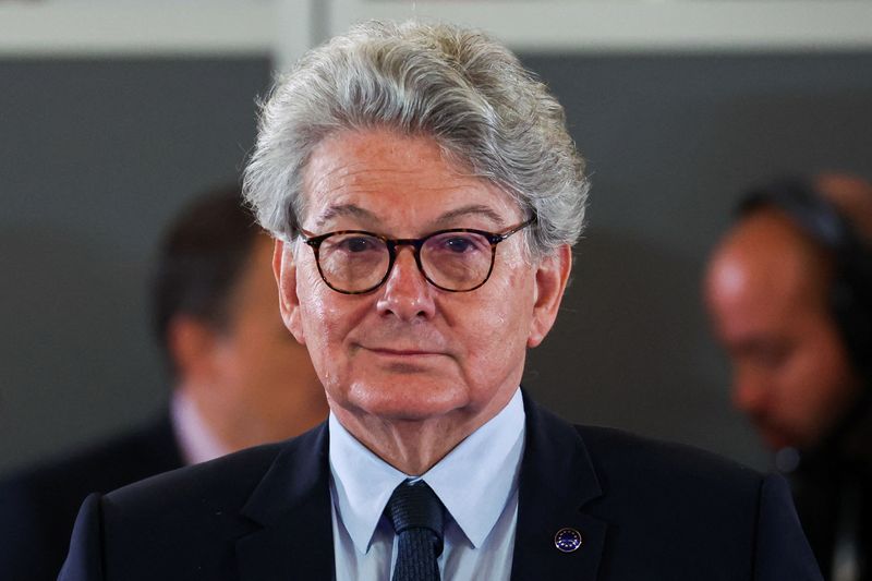 &copy; Reuters. Le commissaire européen chargé du marché intérieur, Thierry Breton, lors d'une table ronde avant la session plénière des ministres de la Défense de l'UE à Tolède, en Espagne. /Photo prise le 30 août 2023/REUTERS/Isabel Infantes