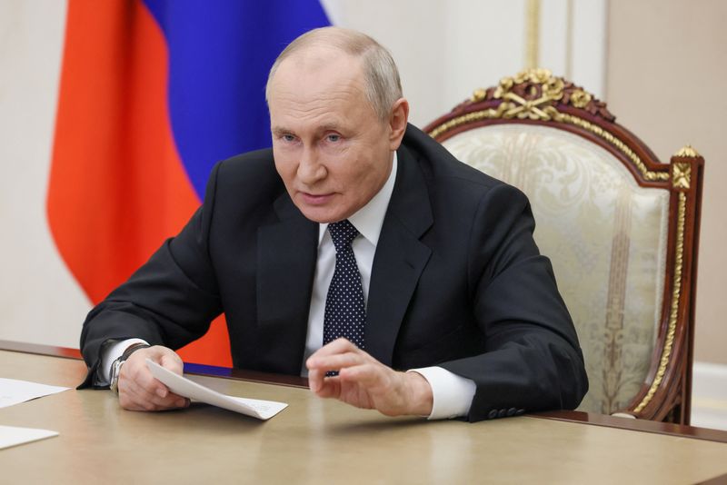 &copy; Reuters. الرئيس الروسي فلاديمير بوتين يترأس اجتماعا عبر تقنية الفيديو في قصر الكرملين بموسكو في 18 سبتمبر أيلول 2023 . صورة لرويترز من وكالة سبوتنيك الر