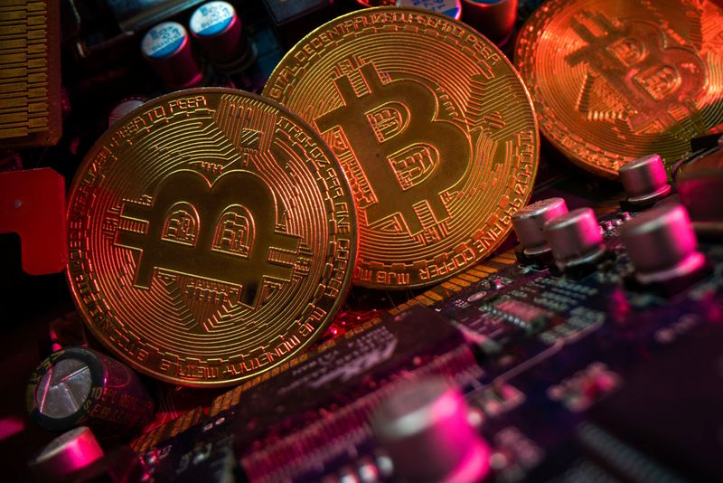 &copy; Reuters. Representations of cryptocurrency Bitcoin are placed on a PC motherboard, in this illustration taken June 16, 2023. REUTERS/Dado Ruvic/Illustration