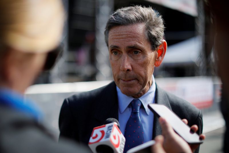 © Reuters. FILE PHOTO: Anti-affirmative action activist Edward Blum, founder of Students for Fair Admissions (SFFA), speaks to reporters at the 