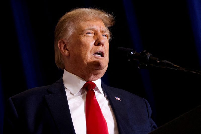 &copy; Reuters. FILE PHOTO: Former U.S. President and Republican presidential candidate Donald Trump speaks during a 2024 presidential campaign rally in Dubuque, Iowa, U.S. September 20, 2023.  REUTERS/Scott Morgan/File Photo