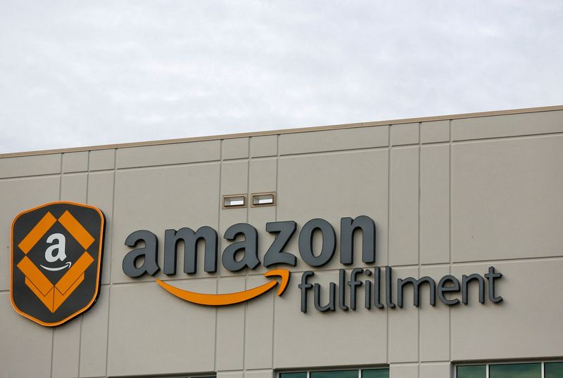 © Reuters. FILE PHOTO: A logo of the Amazon fulfillment is seen outside the Amazon fulfillment center in Kent, Washington, U.S., October 24, 2018.  REUTERS/Lindsey Wasson/File Photo