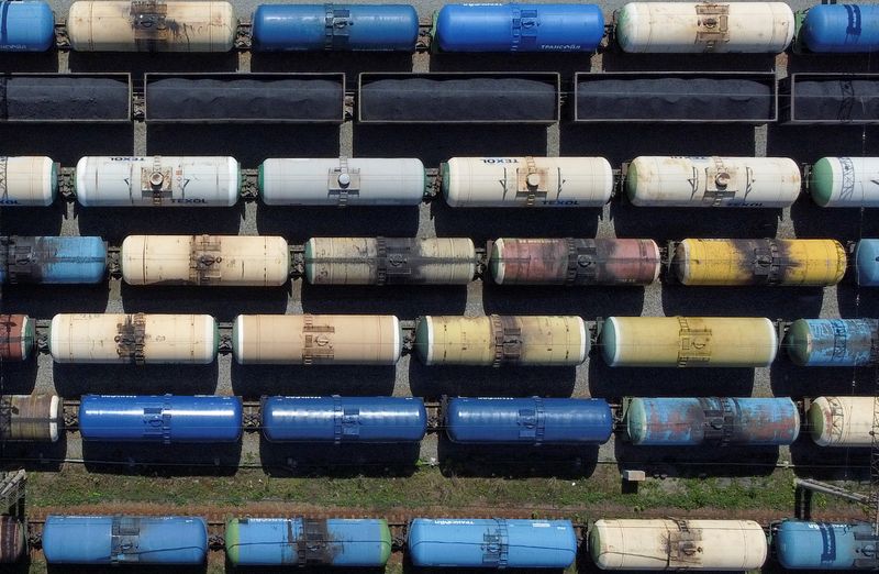 &copy; Reuters. An aerial view shows oil tank cars and railroad freight wagons in Omsk, Russia May 24, 2022. Picture taken with a drone. REUTERS/Alexey Malgavko/File photo