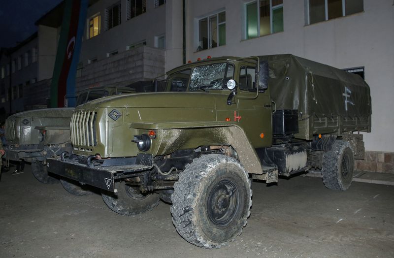 © Reuters. شاحنة عسكرية استولت عليها أذربيجان خلال العملية العسكرية في منطقة ناجورنو قرة باغ يوم 23 سبتمبر أيلول 2023 - رويترز
