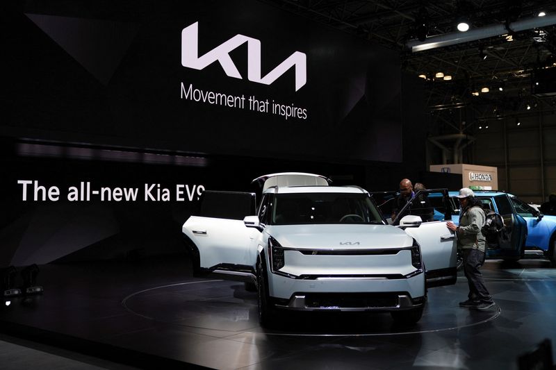 &copy; Reuters. The Kia EV9 is displayed at the New York International Auto Show, in Manhattan, New York City, U.S., April 5, 2023. REUTERS/David 'Dee' Delgado/File photo