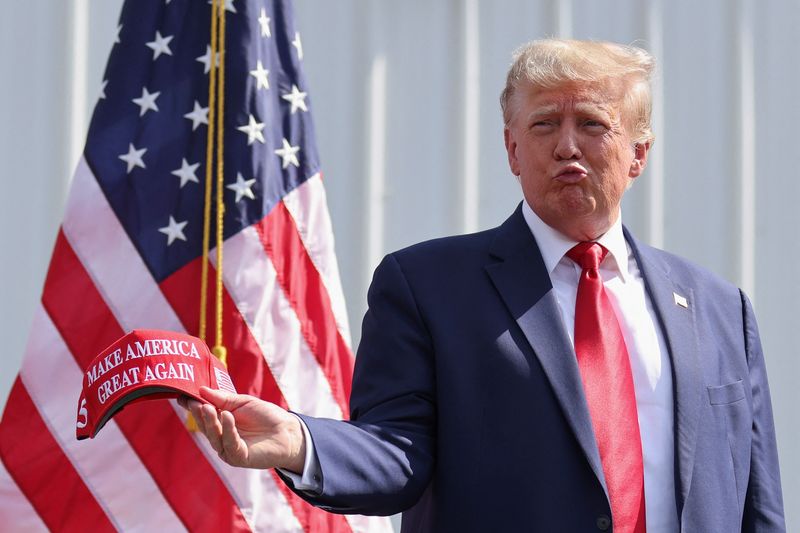 &copy; Reuters. Former U.S. President and Republican presidential candidate Donald Trump attends a 2024 presidential election campaign event at Sportsman Boats in Summerville, South Carolina, U.S. September 25, 2023.  REUTERS/Sam Wolfe/ File Photo