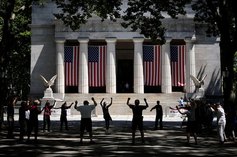 &copy; Reuters. FILE PHOTO: Senior citizens exercise together in front of the General Grant National Memorial in upper Manhattan, in New York City, U.S. June 29, 2022. REUTERS/Mike Segar/File Photo