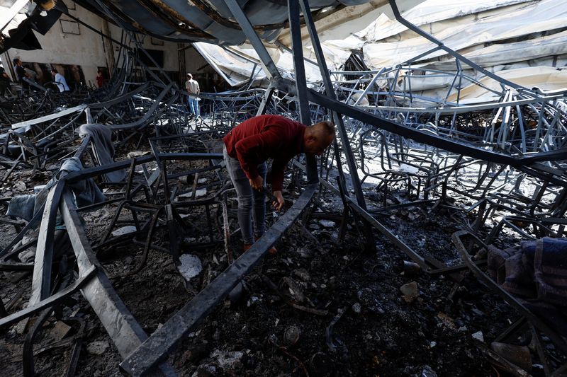 &copy; Reuters. Incêndio em salão de casamento no Iraque
 27/9/2023   REUTERS/Khalid Al-Mousily