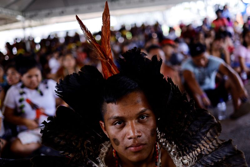 &copy; Reuters. Indígenas comemoram decisão do STF contra marco temporal para demarcação de terras indígenas em Brasília
21/09/2023 REUTERS/Ueslei Marcelino