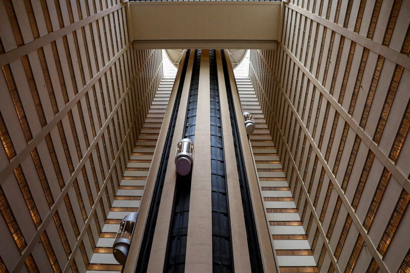 &copy; Reuters. FILE PHOTO: A view inside the lobby of the Marriott Marquis hotel in Times Square in New York City, U.S., November 8, 2017. REUTERS/Brendan McDermid/File Photo