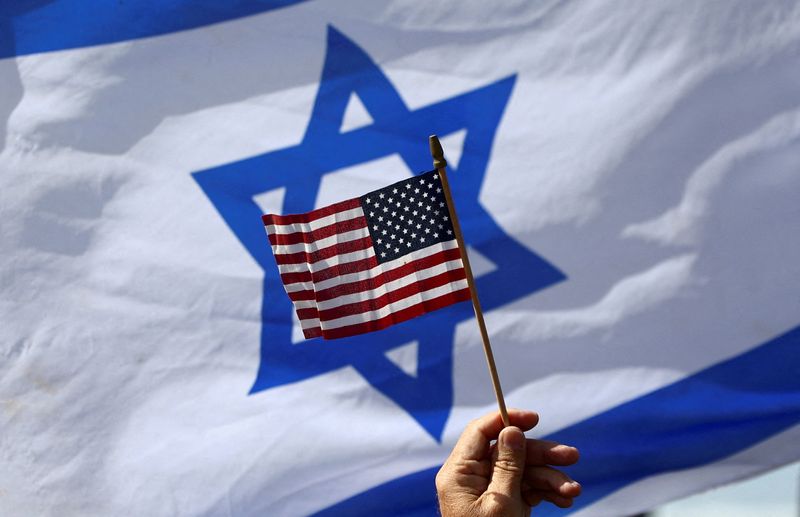 &copy; Reuters. FILE PHOTO: A view of a U.S. flag and an Israeli flag held up by people during a demonstration to show support for U.S. President Joe Biden, for not inviting Israeli Prime Minister Benjamin Netanyahu to the White House, in front of the U.S. Consulate in T