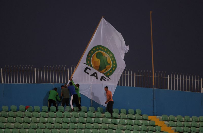 © Reuters. علم يحمل شعار الاتحاد الإفريقي لكرة القدم (الكاف) في ستاد بالقاهرة يوم الثامن من سبتمبر أيلول 2023. تصوير: عمرو عبدالله دلش -رويترز.
