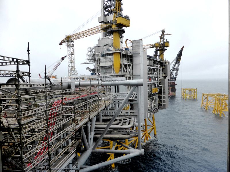 &copy; Reuters. Photo d'archives d'une plateforme pétrolière d'Equinor en mer du Nord. /Photo prise le 22 août 2018/REUTERS/Nerijus Adomaitis