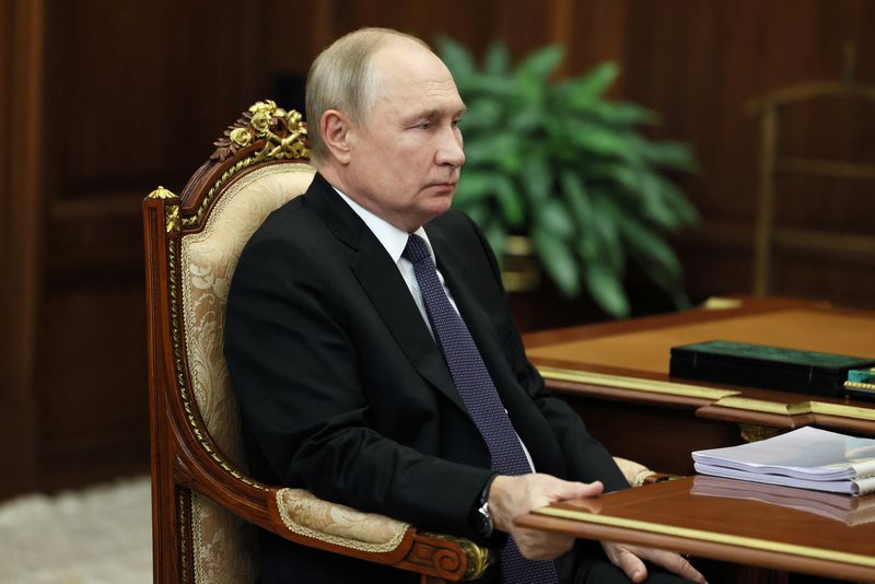 &copy; Reuters. الرئيس الروسي فلاديمير بوتين في الكرملين بموسكو يوم 25 سبتمبر أيلول 2023. صورة لرويترز من وكالة أنباء سبوتنيك