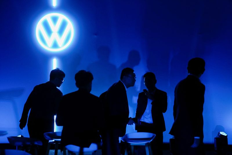&copy; Reuters. Photo du logo de Volkswagen. /Photo prise le 17 avril 2023 à Shanghai, Chine/REUTERS/Aly Song