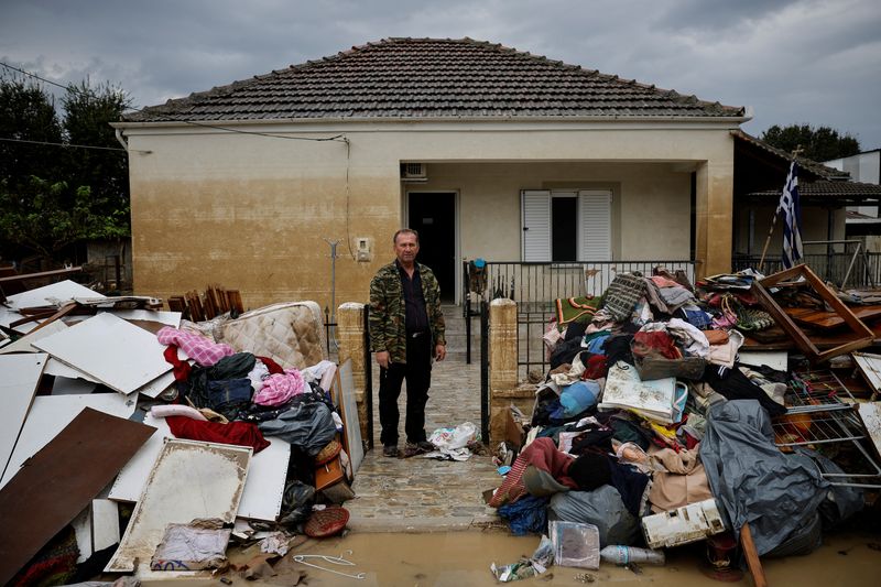 © Reuters. Athanasios Kostis, 61, a farmer and community treasurer stands by his house in the village of Metamorfosi, which had disappeared beneath floodwaters as impact of Storm Daniel, Greece, September 27, 2023. REUTERS/Louisa Gouliamaki