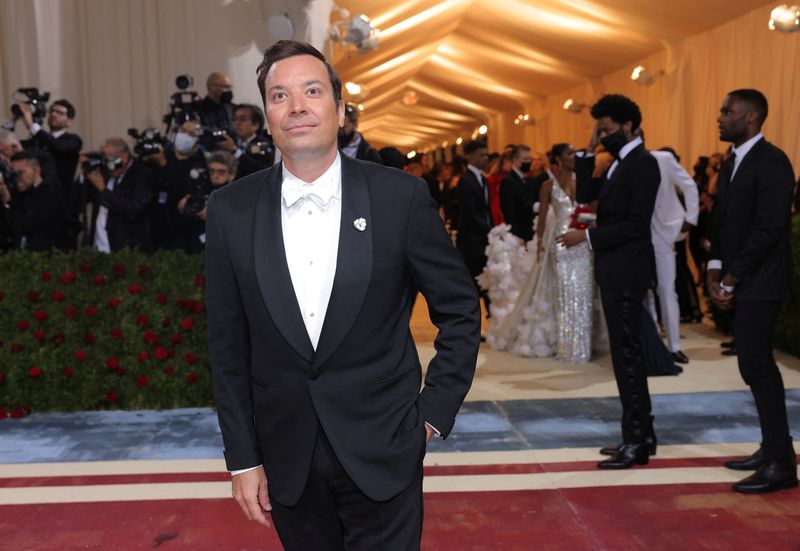 &copy; Reuters. Comediante norte-americano Jimmy Fallon no Met Gala em Nova York, EUA
2/5/2022 REUTERS/Andrew Kelly/Arquivo