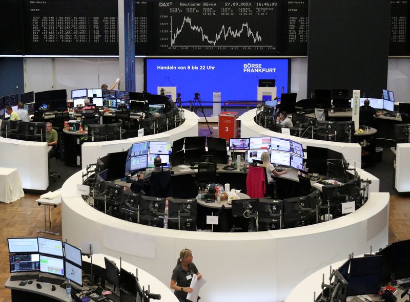 &copy; Reuters. FILE PHOTO: The German share price index DAX graph is pictured at the stock exchange in Frankfurt, Germany, September 27, 2023.    REUTERS/Staff/file photo