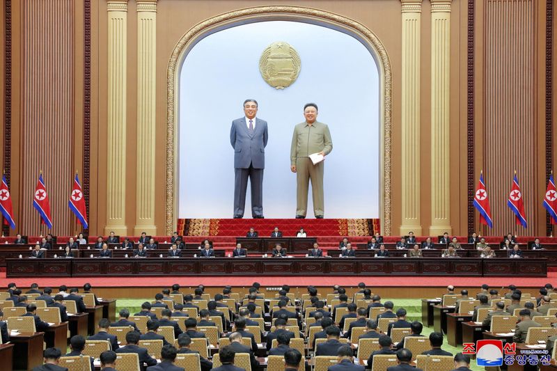 © Reuters. جانب من الجلسة التاسعة لاجتماع الجمعية الشعبية العليا (البرلمان) في كوريا الشمالية في بيونجيانج في صورة حصلت عليها رويترز يوم الخميس. صورة لرويترز من وكالة الأنباء المركزية الكورية الشمالية. (صورة لرويترز من طرف ثالث. لم تستطع رويترز التأكد على نحو مستقل من هذه الصورة. يحظر بيع الصورة لطرف ثالث. يحظر استخدام الصورة داخل كوريا الجنوبية. ويحظر بيع الصورة للأغراض التجارية أو الدعائية داخل كوريا الجنوبية.)