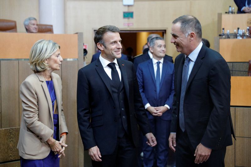 &copy; Reuters. Emmanuel Macron en visite à Ajaccio, en Corse. /Photo prise le 28 septembre 2023/REUTERS/Pascal Pochard-Casabianca