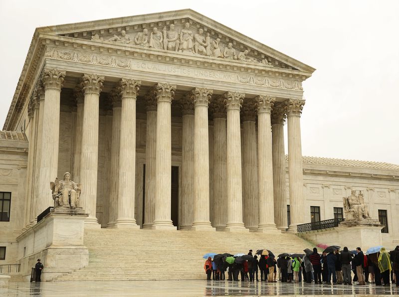 &copy; Reuters. People line up in the rain outside of the U.S. Supreme Court in Washington April 29, 2014. REUTERS/Gary Cameron/ File Photo