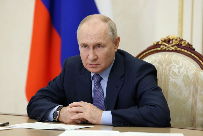 &copy; Reuters. Il presidente russo Vladimir Putin presiede una riunione di governo in collegamento video al Cremlino a Mosca, Russia, 27 settembre 2023. Sputnik/Mikhail Metzel/Pool via REUTERS
