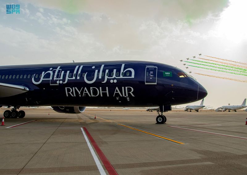 &copy; Reuters. FILE PHOTO: A Boeing 878-9 Dreamliner, Saudi Arabi's newly launched airline Riyadh Air's plane arrives at the King Khalid International Airport in Riyadh, Saudi Arabia, June 12, 2023. Saudi Press Agency/Handout via REUTERS/File Photo