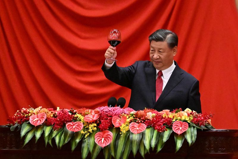 &copy; Reuters. Chinese President Xi Jinping toasts to guests during a reception dinner at the Great Hall of the People ahead of China's National Day in Beijing, China on September 28, 2023.  Jade Gao/Pool via REUTERS