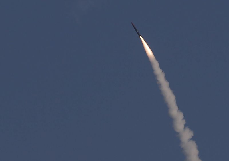 &copy; Reuters. صاروخ باليستي من طراز أرو-3 أثناء إطلاقه التجريبي بالقرب من أشدود في إسرائيل بصورة من أرشيف رويترز.

