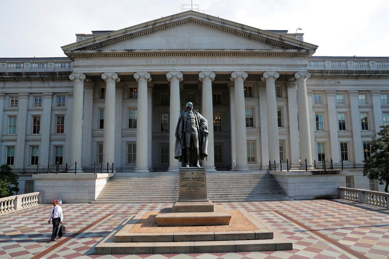 &copy; Reuters. FOTO DE ARCHIVO: La sede del Departamento del Tesoro de Estados Unidos en Washington DC, Estados Unidos. 6 de agosto, 2018. REUTERS/Brian Snyder/Archivo