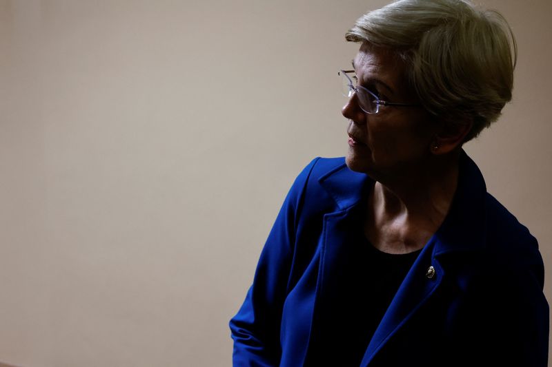 &copy; Reuters. FILE PHOTO: U.S. Senator Elizabeth Warren (D-MA) arrives for the weekly party caucus luncheon at the U.S. Capitol in Washington, U.S. September 27, 2023.  REUTERS/Jonathan Ernst/File Photo