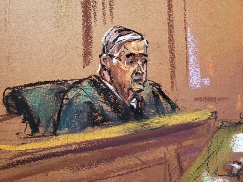 © Reuters. Sam Bankman-Fried's lawyer Mark Cohen (not seen) stands at the podium to argue to U.S. District Judge Lewis Kaplan for the release of the indicted founder of now-bankrupt cryptocurrency exchange FTX during his upcoming fraud trial at a hearing in New York, U.S., September 28, 2023 in this courtroom sketch. REUTERS/Jane Rosenberg