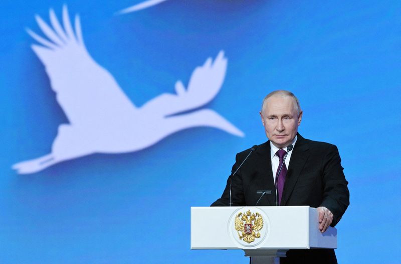 &copy; Reuters. FILE PHOTO: Russian President Vladimir Putin delivers a speech during a concert dedicated to the 100th birth anniversary of Soviet and Russian poet Rasul Gamzatov at the State Kremlin Palace in Moscow, Russia, September 28, 2023. Sputnik/Aleksey Nikolskyi