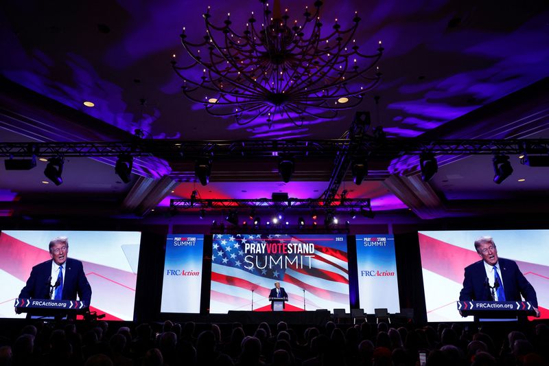 © Reuters. FILE PHOTO: Former U.S. President and Republican presidential candidate Donald Trump addresses the Pray Vote Stand Summit, organized by the Family Research Council in Washington, U.S. September 15, 2023.  REUTERS/Jonathan Ernst