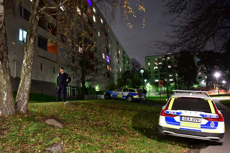 &copy; Reuters. A police officer stands next to police cars at the site of a suspected crime next to an apartment block in Hasselby, northwest Stockholm, Sweden November 15, 2021. Jonas Ekstromer/ TT News via REUTERS/File Photo