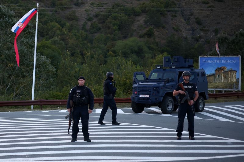 &copy; Reuters. Kosovo special police officers patrol a road to Banjska monastery, in the aftermath of a shooting incident, near Zvecan, Kosovo September 26, 2023. REUTERS/Florion Goga/File Photo